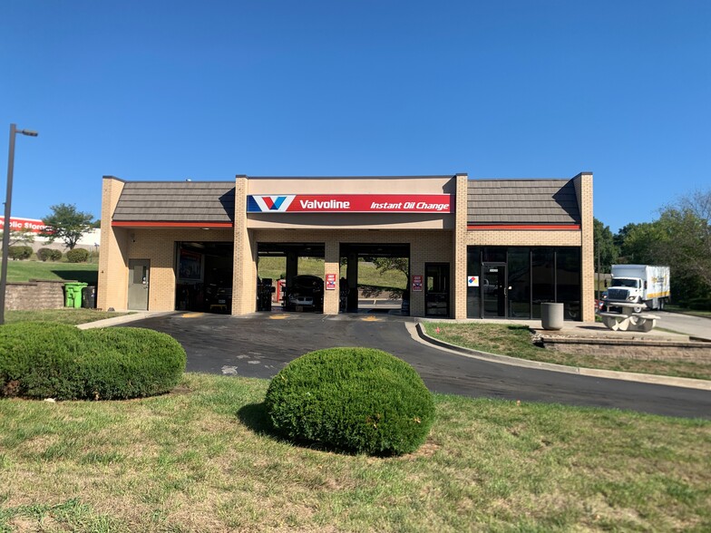 Primary Photo Of 14450 E Us Highway 40, Kansas City Auto Repair For Sale