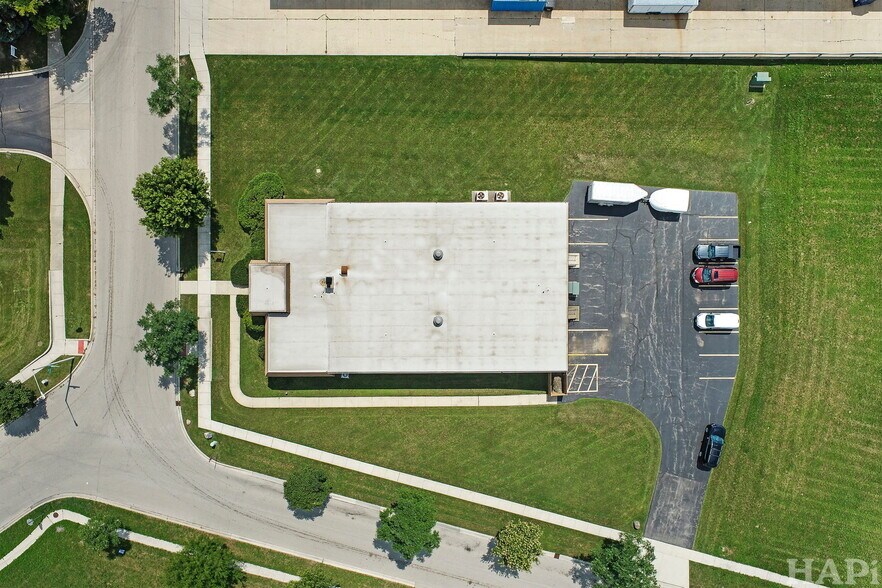 More Photos Of 1350 Chase St, Algonquin Manufacturing For Sale