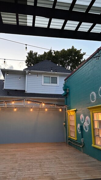 More Photos Of 508 Pecore St, Houston Freestanding For Lease