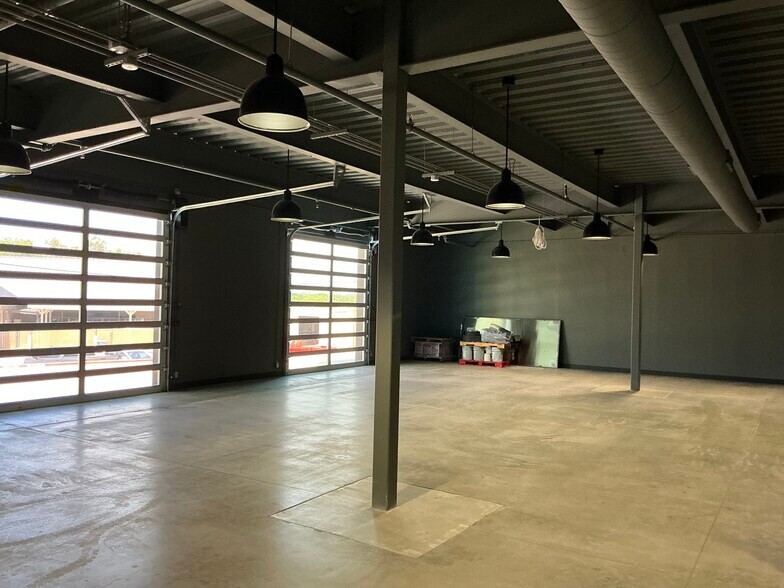 More Photos Of 481 Winscott Rd, Benbrook Office For Lease