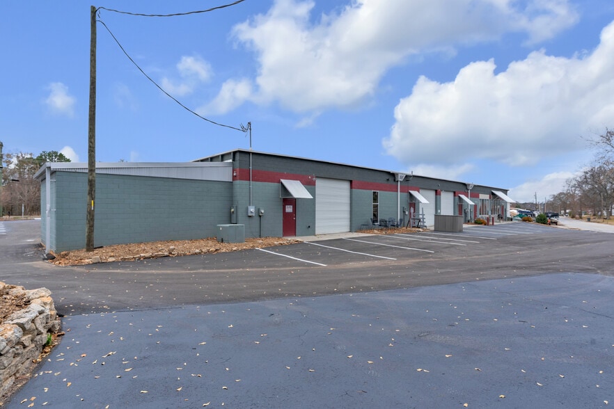 More Photos Of 518 W North 1st St, Seneca Storefront Retail Office For Sale