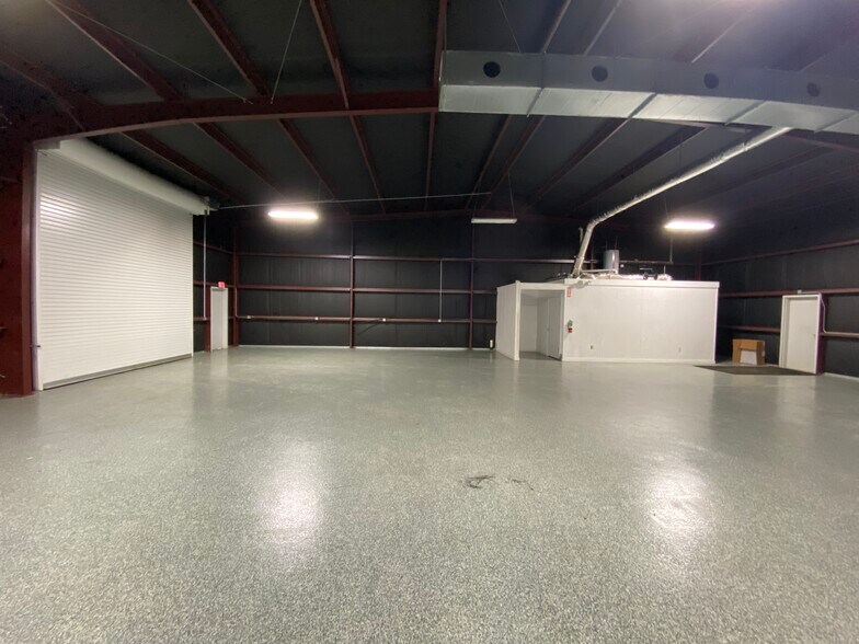 More Photos Of 241 Highway 1085, Madisonville Warehouse For Lease