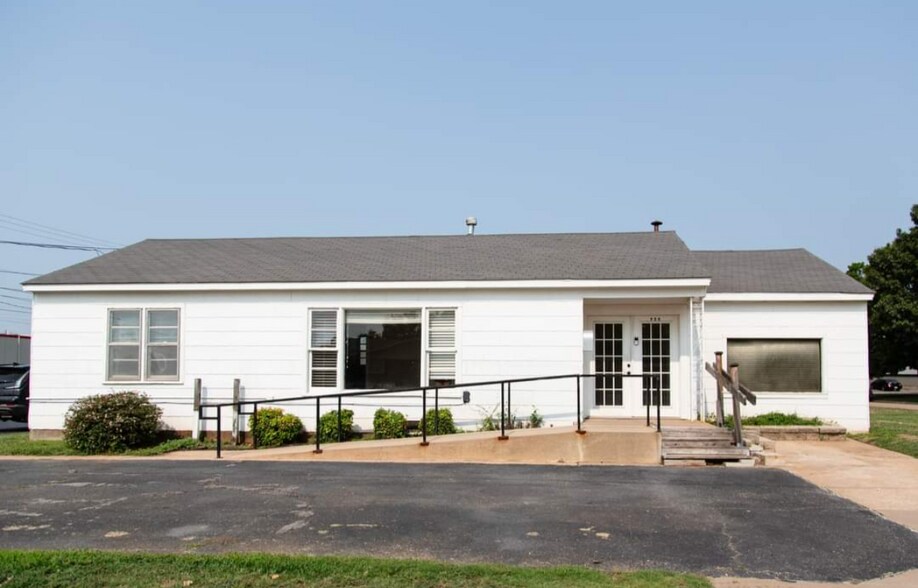 More Photos Of 920 N Main St, Stillwater Flex For Lease