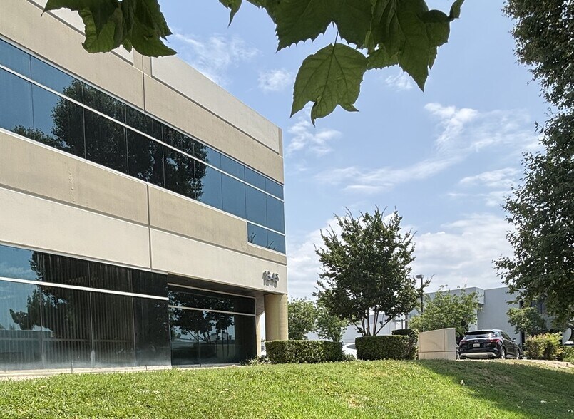 More Photos Of 1845 Business Center Dr, San Bernardino Office For Lease