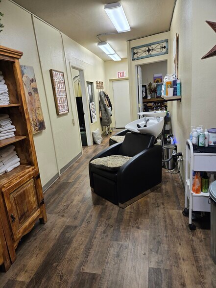 More Photos Of 339 N Main St, Prineville Storefront Retail Office For Sale