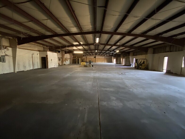 More Photos Of 4618 Wheeler Ave, Fort Smith Light Manufacturing For Lease