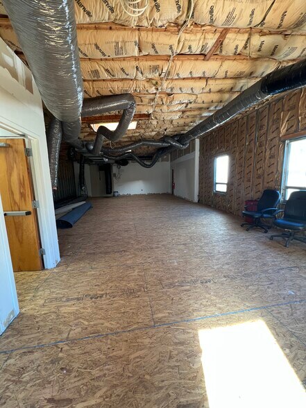 More Photos Of 185 Discovery Dr, Colmar Warehouse For Lease