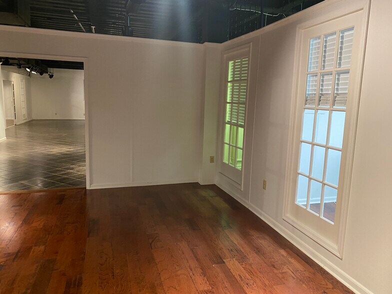 More Photos Of 156 S Main St, High Point General Retail For Lease