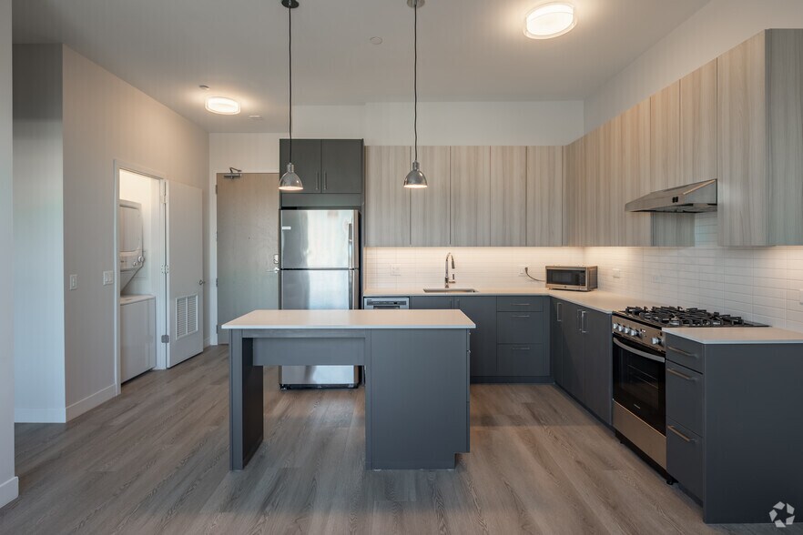 More Photos Of 670 N May St, Chicago Apartments For Lease