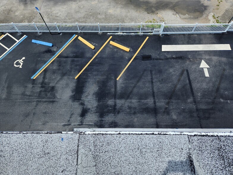 More Photos Of 650 NW 105th St, Miami Warehouse For Lease