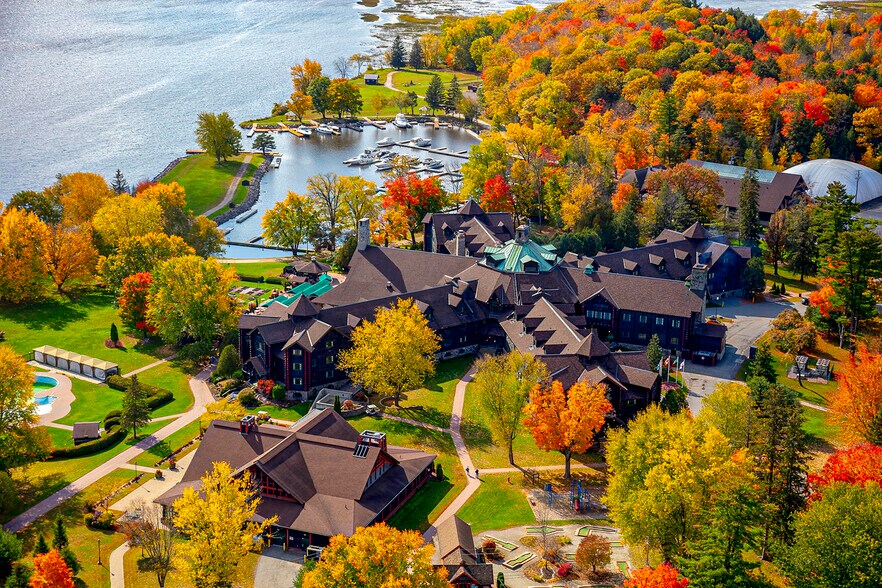 More Photos Of 392 Rue Notre-Dame, Montebello Hotel For Sale