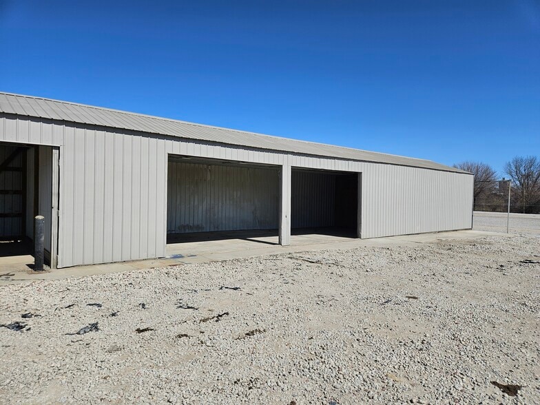 More Photos Of 6505 John J Pershing Dr, Omaha Warehouse For Lease