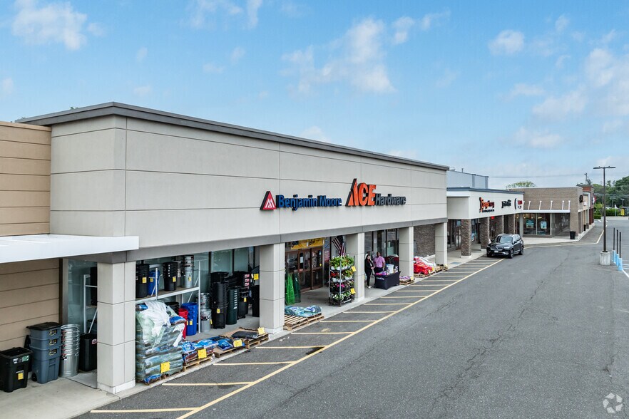 More Photos Of 2305-2349 Jericho Tpke, Garden City Park General Retail For Lease