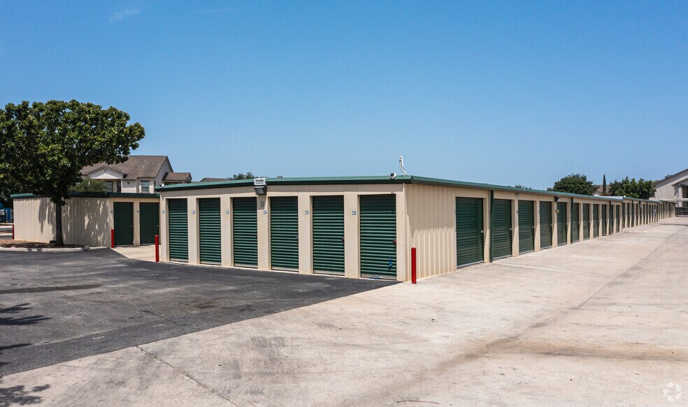 More Photos Of 8034 Culebra Rd, San Antonio Self Storage For Lease