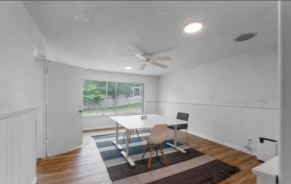 More Photos Of 230 N Sprigg St, Cape Girardeau Office For Sale