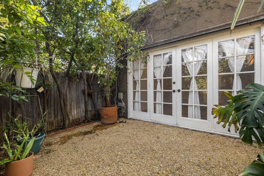 More Photos Of 3206-3210 De Witt Dr, Los Angeles Loft Creative Space For Lease