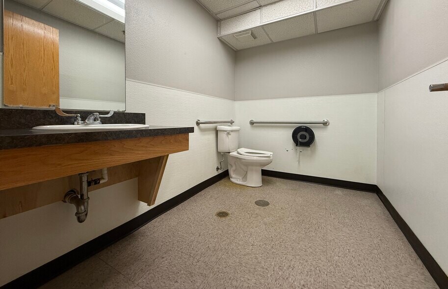 More Photos Of 4801 W University Dr, Denton Unknown For Lease