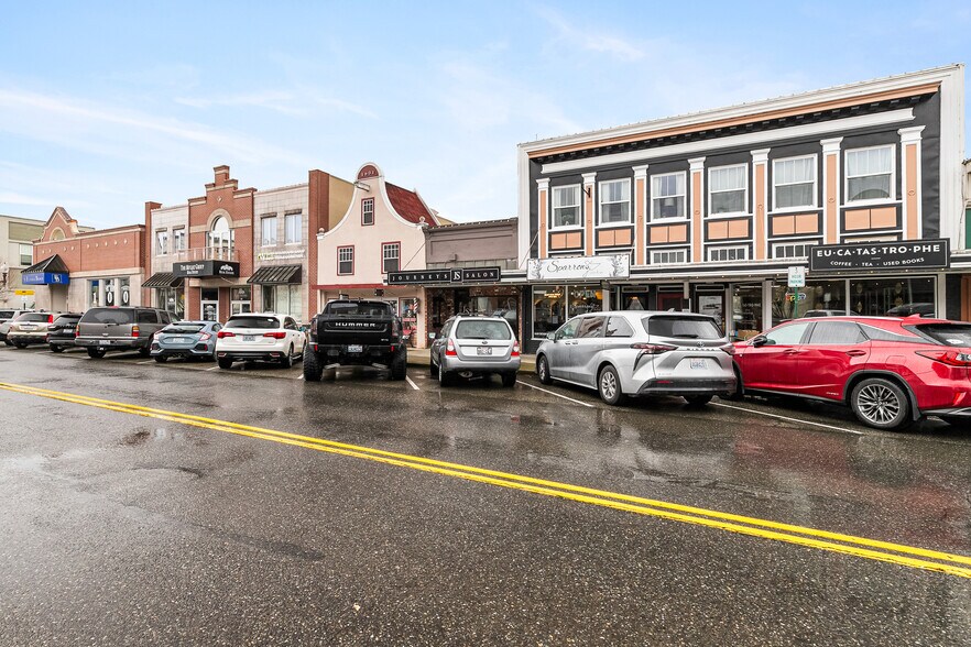 More Photos Of 511 Front St, Lynden General Retail For Sale
