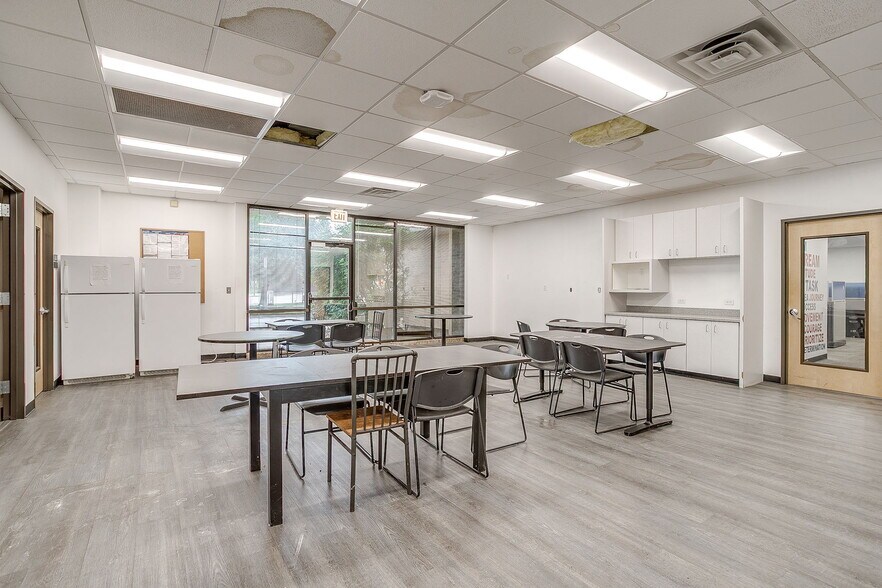 More Photos Of 6451 Brentwood Stair Rd, Fort Worth Office For Lease
