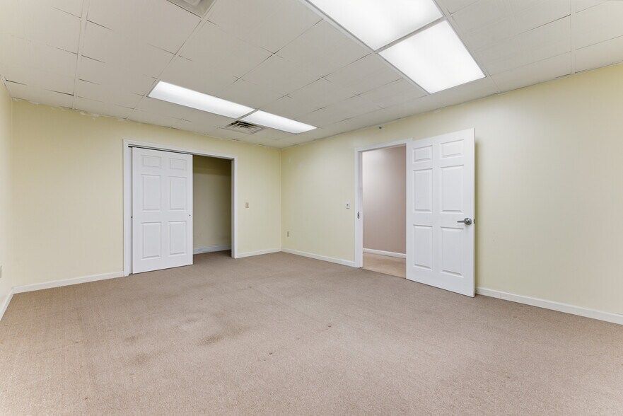 More Photos Of 270 West St, Ludlow Industrial For Lease