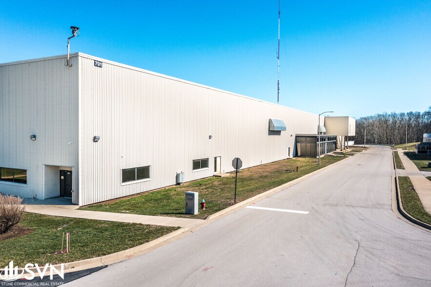 More Photos Of 791 Freight Blvd, Lexington Warehouse For Lease