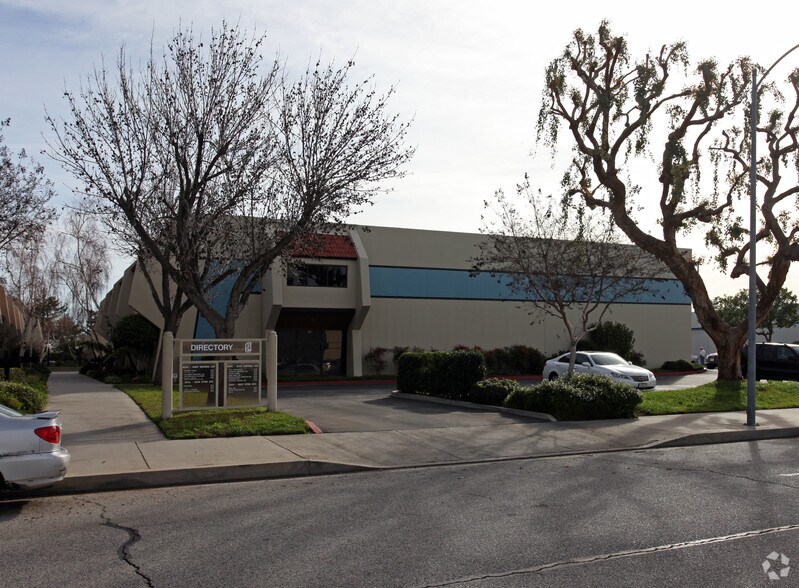 More Photos Of 9230-9242 Deering Ave, Chatsworth Warehouse For Lease