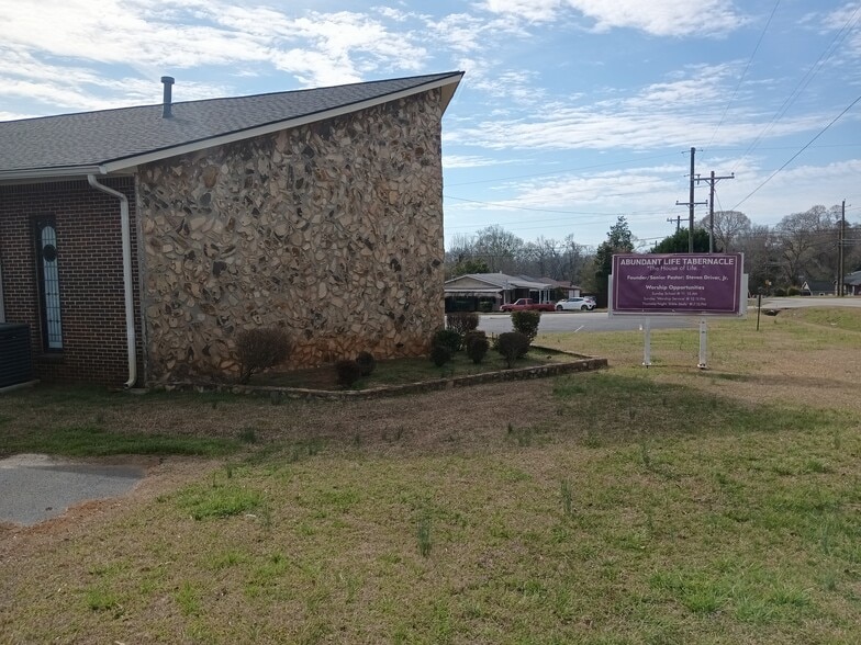 More Photos Of 1344 N 9th St, Griffin Religious Facility For Sale