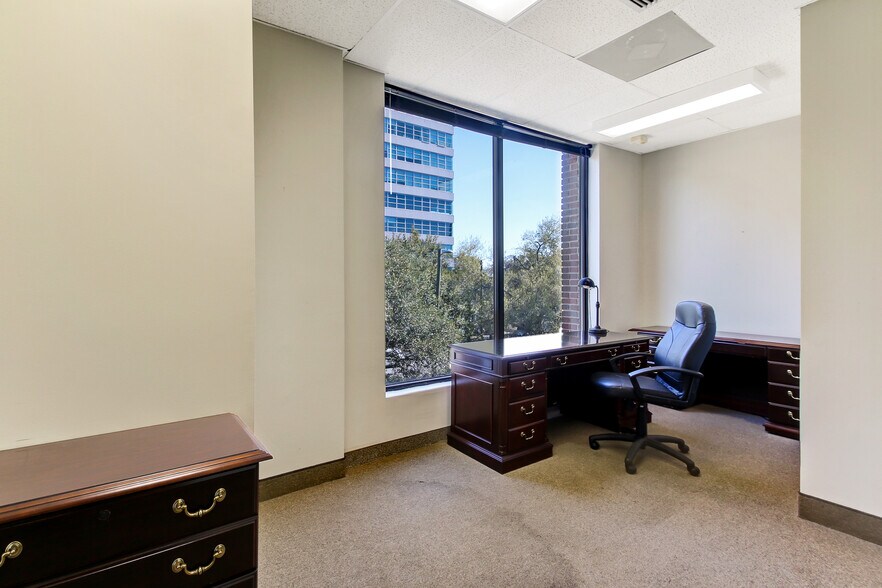 More Photos Of 300 Drayton St, Savannah Office Residential For Sale