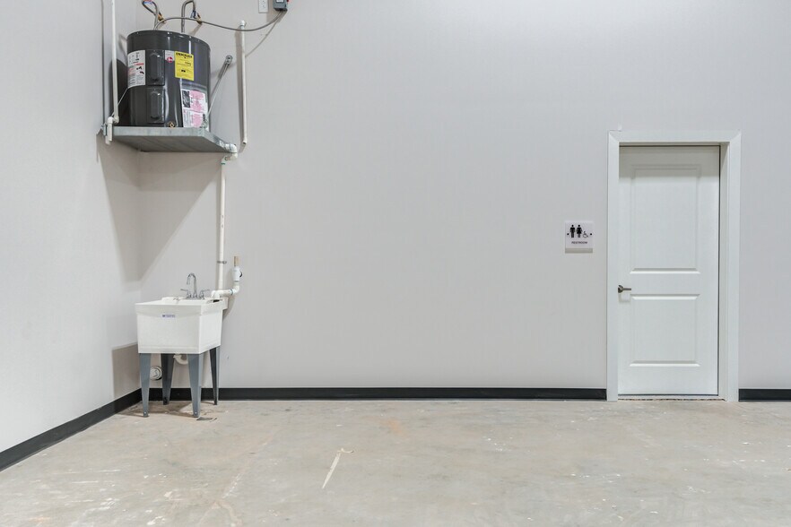 More Photos Of 3216 116th st, Lubbock Warehouse For Sale