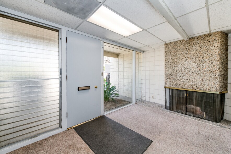 More Photos Of 446 W Shaw Ave, Fresno Office For Sale