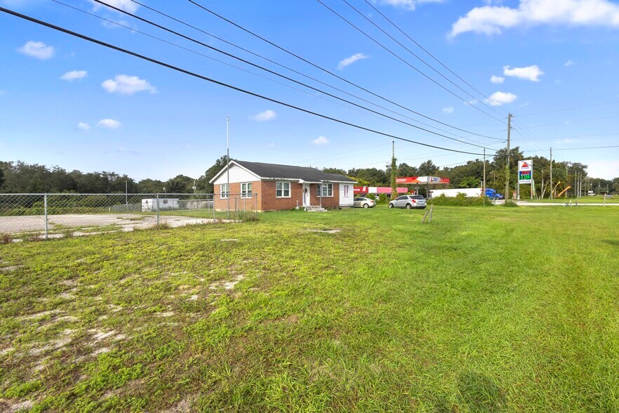 More Photos Of 2480 N Woodland Blvd, Deland Flex For Sale