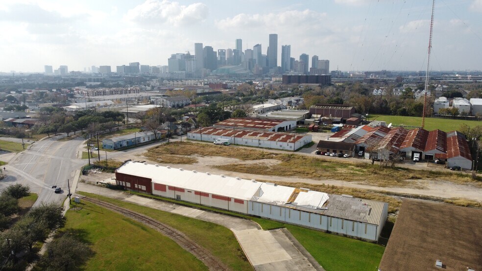 More Photos Of 3229 Navigation Blvd, Houston Warehouse For Sale
