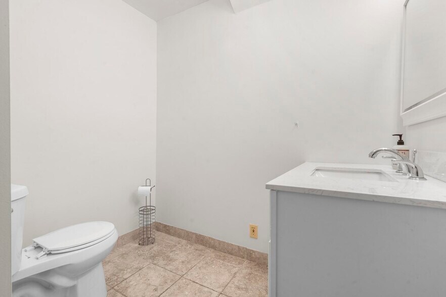 More Photos Of 276 Main St, Farmington Medical For Sale