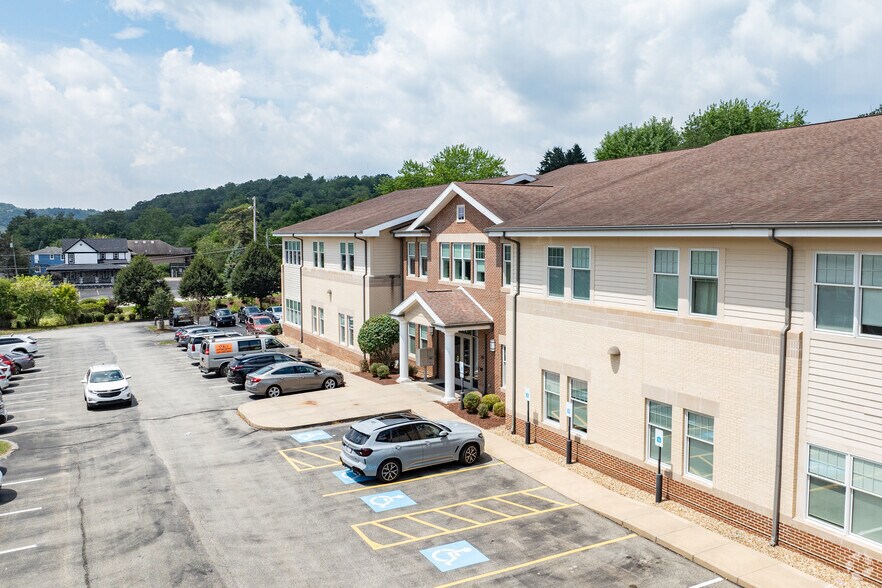 More Photos Of 4262 Old William Penn Hwy, Murrysville Medical For Lease