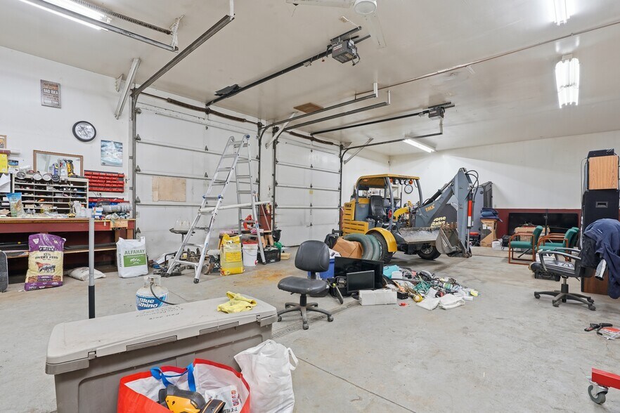 More Photos Of 120 Milford Hill Ln, Milford Flex For Sale