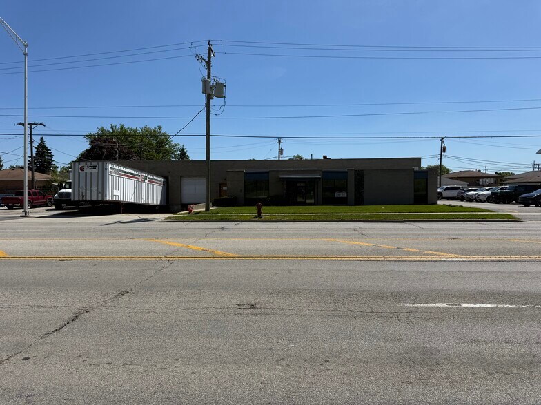 More Photos Of 7825 S Roberts Rd, Bridgeview Warehouse For Lease