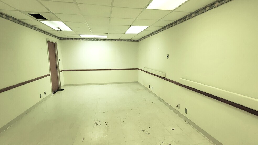 More Photos Of 710 W 8th St, Fort Scott Office For Sale
