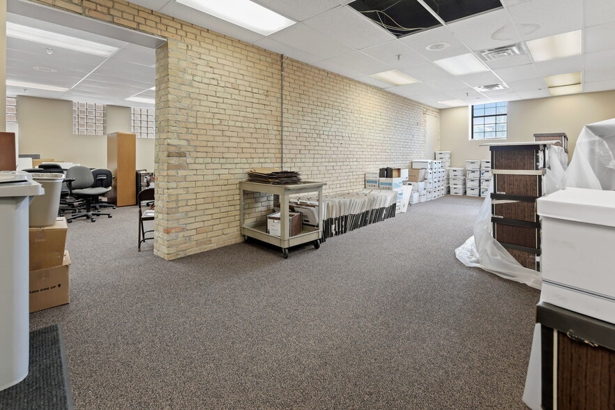More Photos Of 11 N 7th Ave N, Saint Cloud Office For Sale