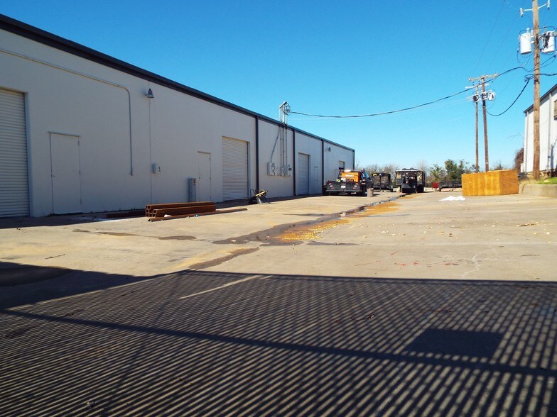 More Photos Of 3007 Pleasant Valley Ln, Arlington Warehouse For Lease