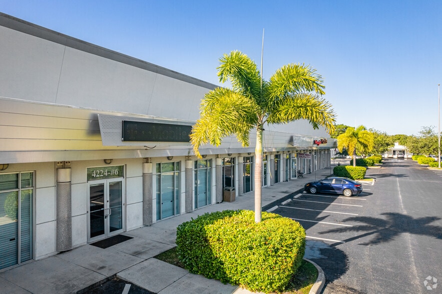 More Photos Of 4224 S Cleveland Ave, Fort Myers Unknown For Lease
