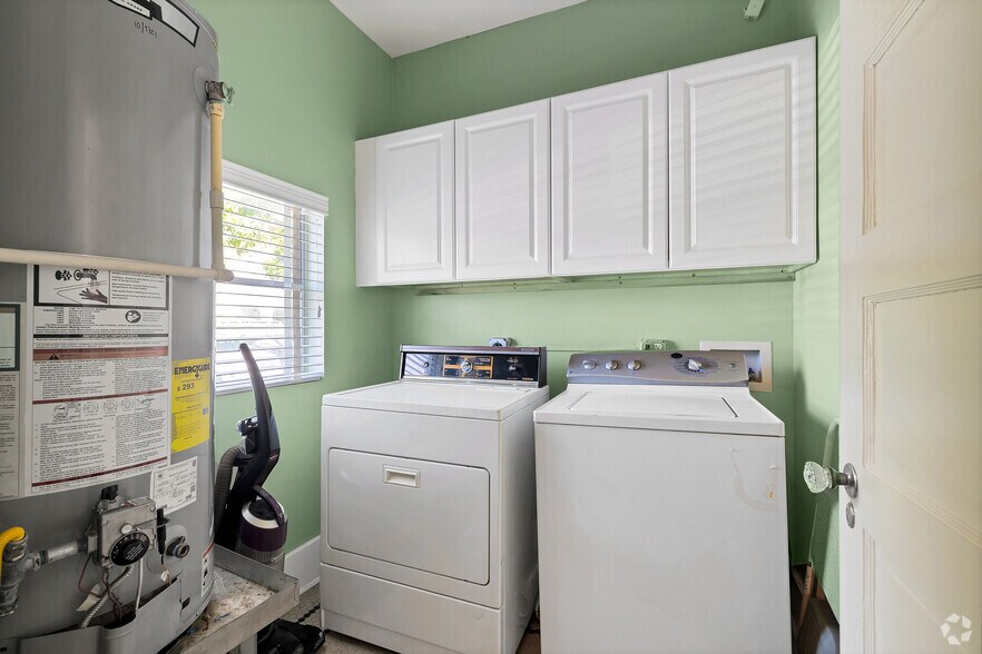 More Photos Of 533 Studewood St, Houston Specialty For Lease