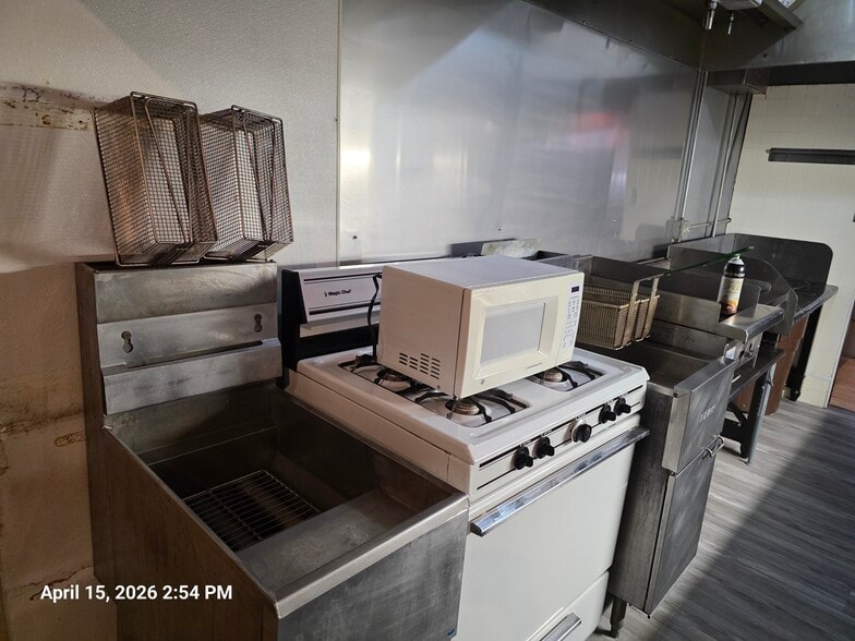 More Photos Of 417 Saint James Ave, Wynot Storefront Retail Residential For Sale