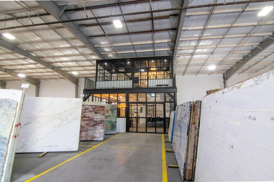 More Photos Of 1921 5th Ave S, Saint Petersburg Warehouse For Lease