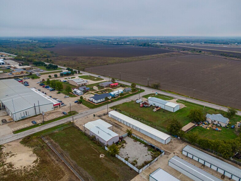 More Photos Of 108 West Gillum, Grandview Warehouse For Sale