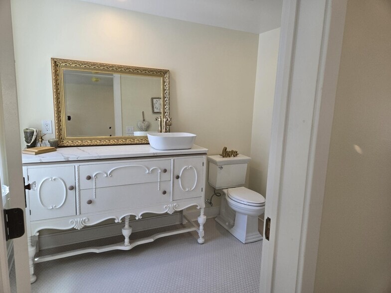 More Photos Of 202 W Main St, Decorah Sorority Fraternity House For Sale