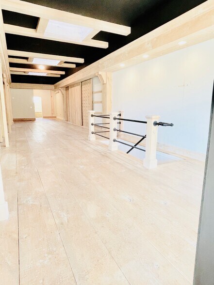 More Photos Of 9 E Putnam Ave, Greenwich Storefront For Lease