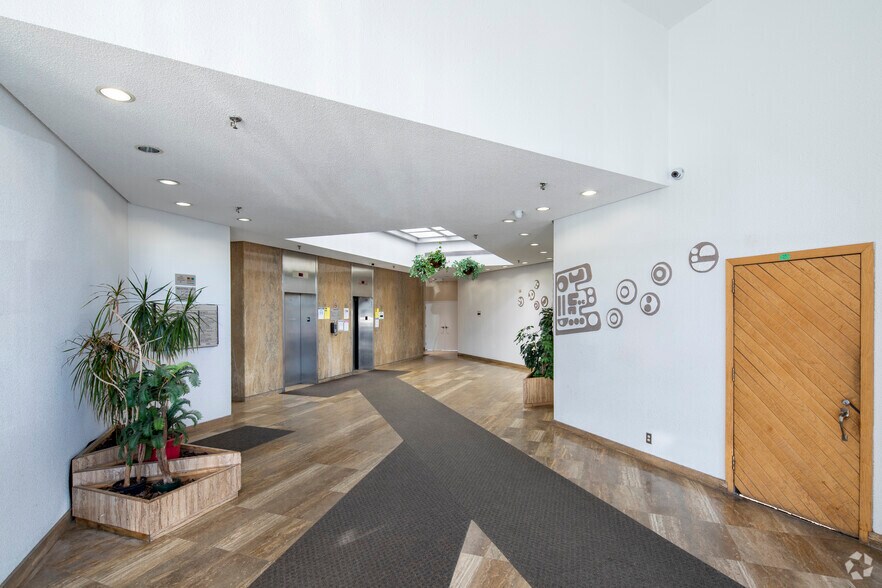 More Photos Of 1110 Finch Ave W, Toronto Office For Lease