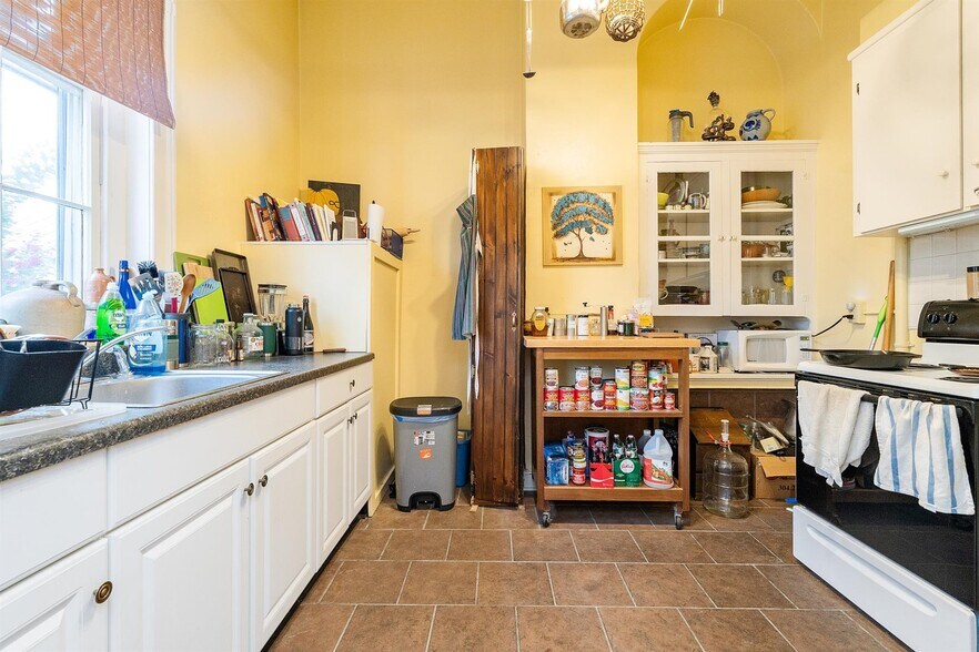 More Photos Of 100 W German St, Shepherdstown Storefront Retail Residential For Sale