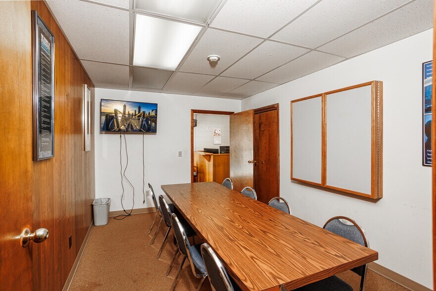 More Photos Of 835 SE 17th Ave, Portland Office For Sale