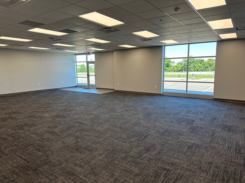 More Photos Of 301 Lau Pky, Englewood Distribution For Lease